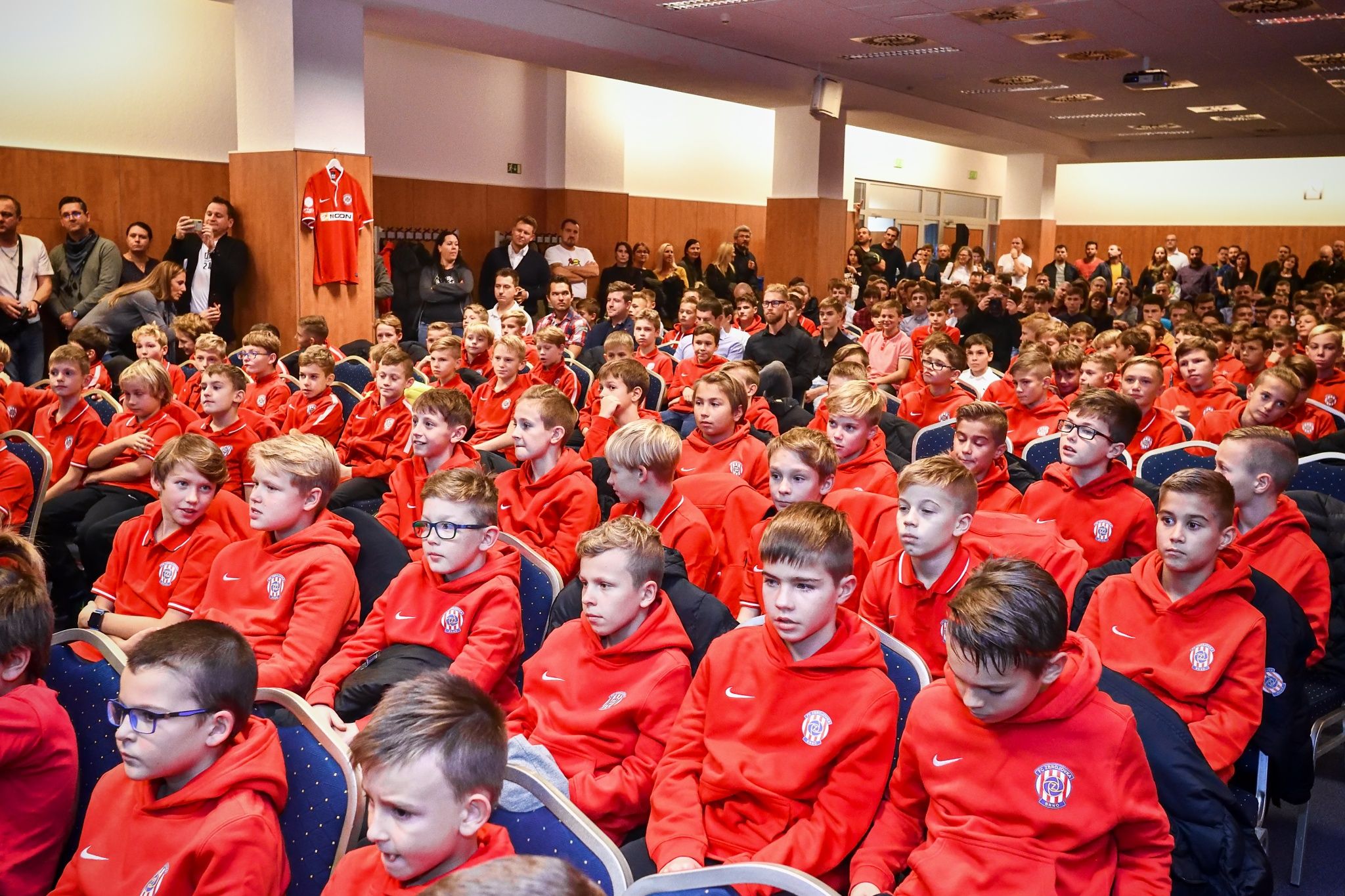 VIDEO: Zbrojovka v Hotelu AVANTI ocenila mládežnické talenty za rok 2019