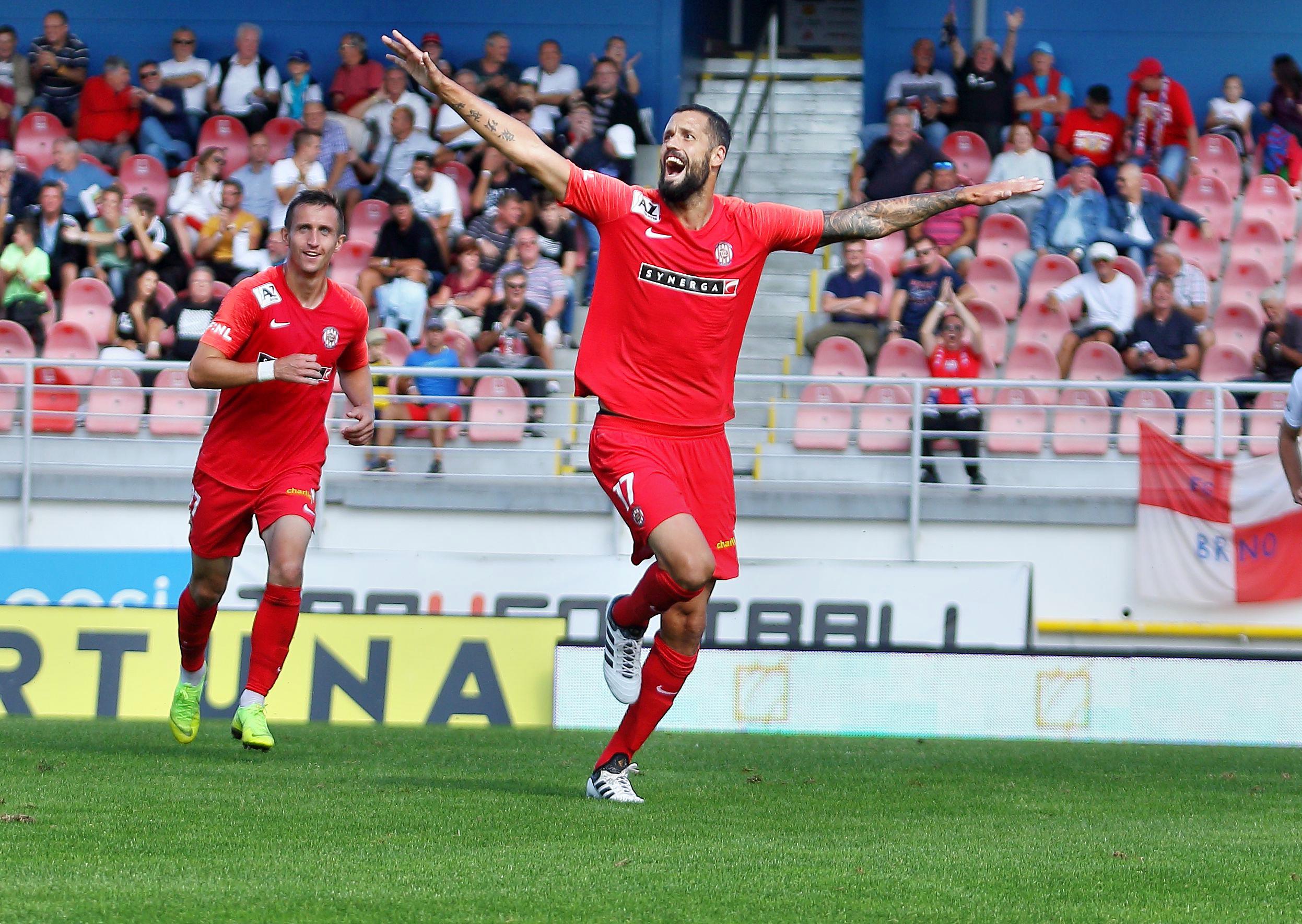 VIDEO: Nůžky? Jako malý jsem hrával nohejbal, usmívá se Magera