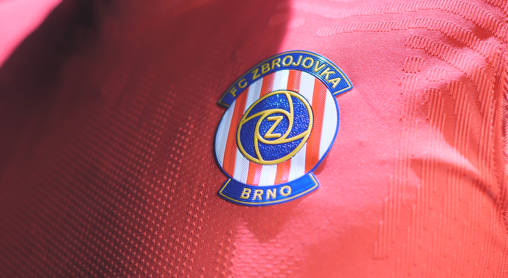 Tradice i výzvy – seznamte se s novými dresy pro sezónu 2021/22!